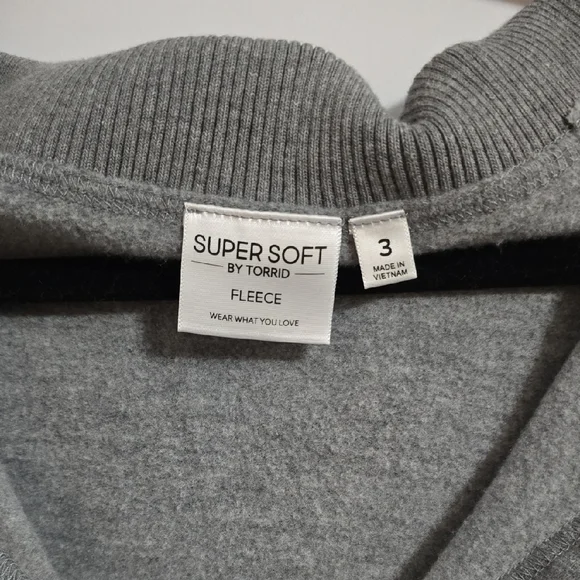 Torrid Size 22 Super Soft Gray V-Neck Women's Sweatshirt - Picture 2 of 6